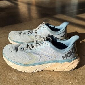 Hoka One One Arahi 5 Light Blue Running Shoes - 9B women’s